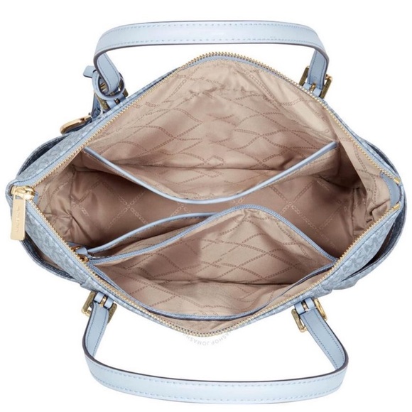 NEW Ladies jet set East West signature logo top zip tote bag in pale blue - Picture 2 of 8